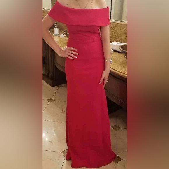 Beautiful red dress size 4 - Picture 2 of 3